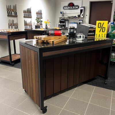 Baarilett ratastel Salonginäidis