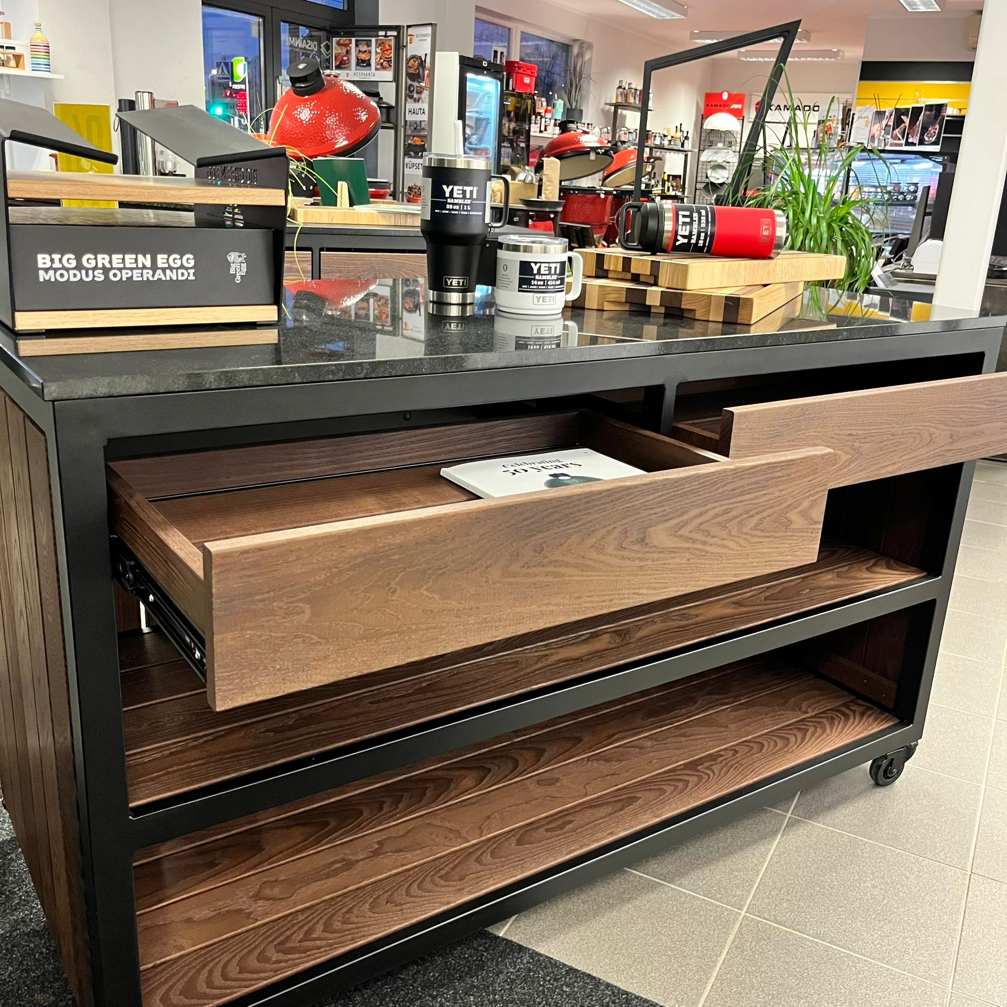 Baarilett_Serveerimislaud ratastel Salonginäidis - Image 3