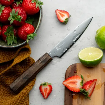 Jaapani köögiviljanuga 12 cm Yaxell Hana, 3-kihiline Movax Superior roostevaba teras, 58 HRC, 10° teritusnurk, kaheksanurkne pakkapuu käepide