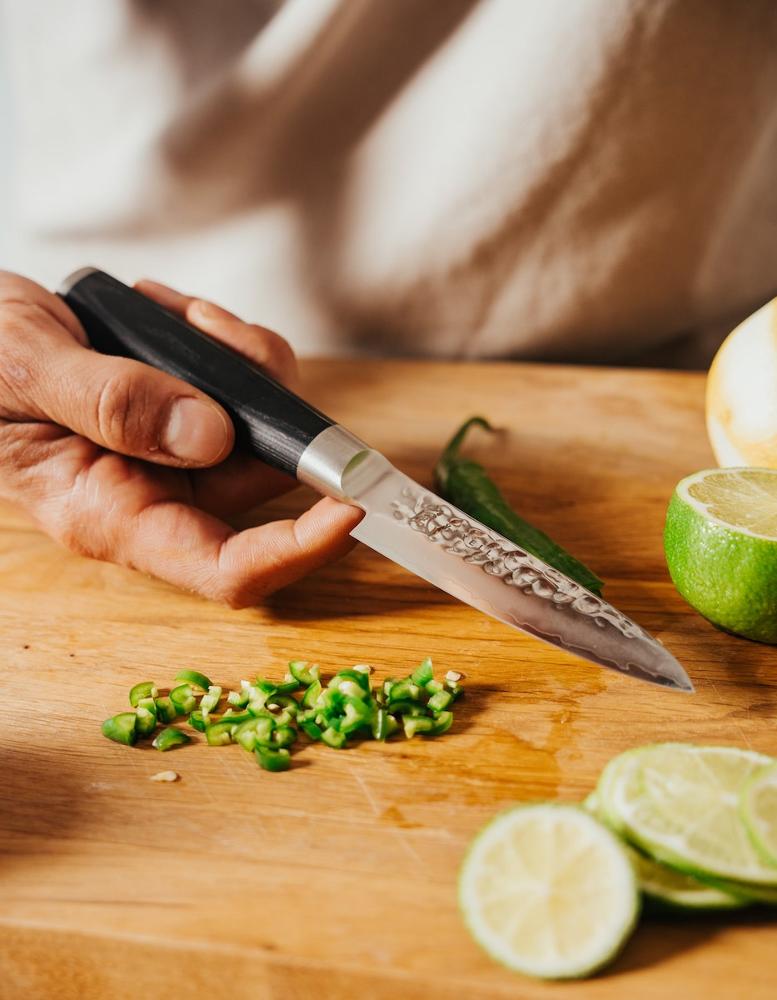 Kuidas lõigata köögivilju ja puuvilju täpselt Jaapani köögiviljanoaga Yaxell Taishi 10 cm?