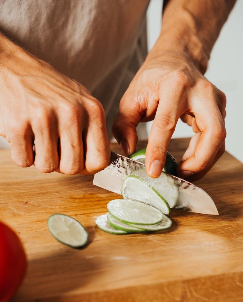 Yaxell Taishi minisantoku 12,5 cm Jaapani santokunuga