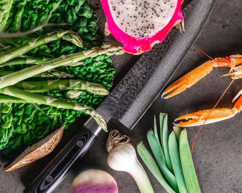 Yaxell Zen kokanuga 24 cm, 37-kihiline damaskuse tera